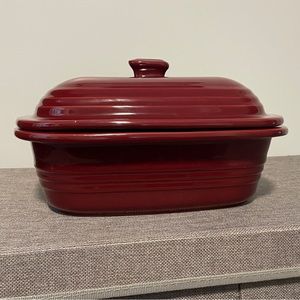 NWOT Pampered chef deep baking dish with lid